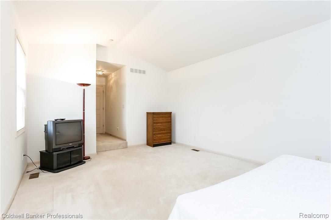 1868 Ring Neck Drive Rochester, MI 48307 - Photo 19 of 34 019-Master_Bedroom-4602326-large.jpg