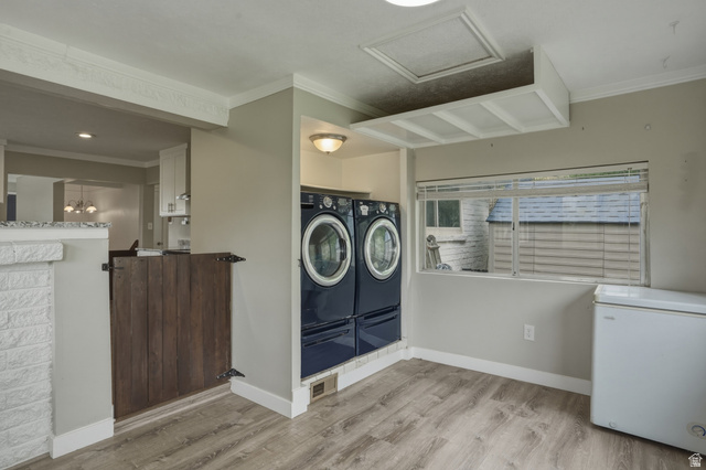 500 North 800 East Springville, UT 84663 - Photo 15 of 51 Laundry area with crown molding, light wood-style flooring, and independent washer and dryer