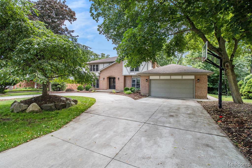 1684 North Kilburn Road Rochester Hills, MI 48306 - Photo 2 of 27
