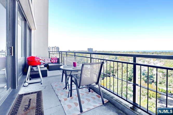 1 Horizon Road, Unit 1426 Fort Lee, NJ 07024 - Photo 4 of 26