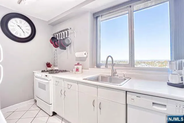 $175,000 | 1 Horizon Road, Unit 1426, Fort Lee, NJ 07024