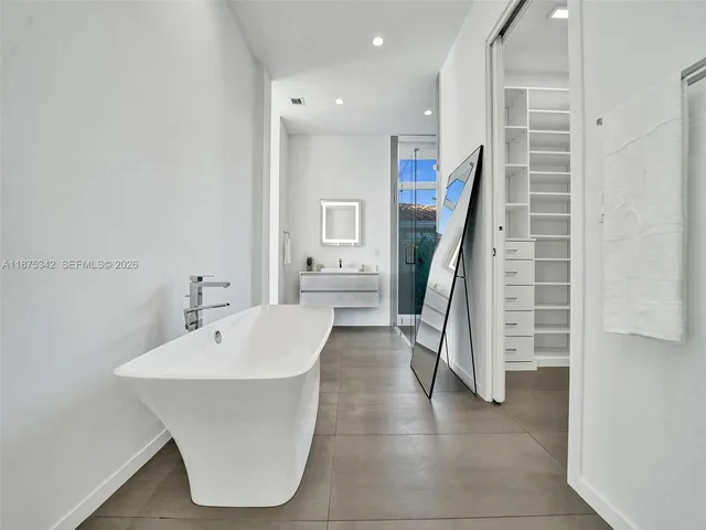 $21,900 | 2217 Northeast 17th Terrace, Wilton Manors, FL 33305