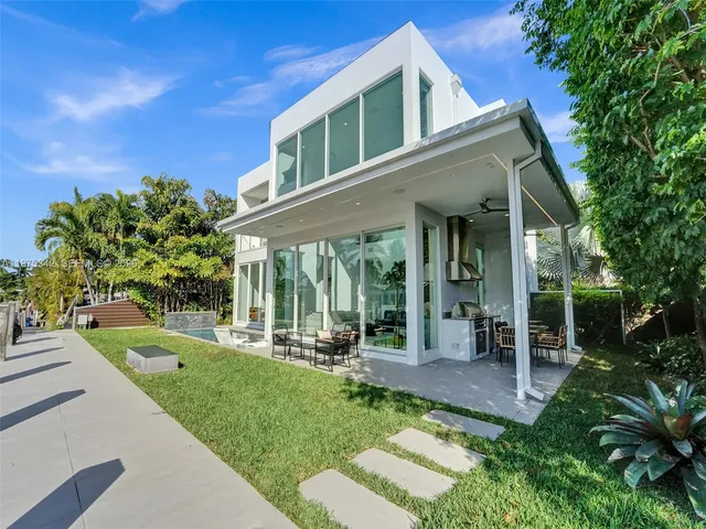 $21,900 | 2217 Northeast 17th Terrace, Wilton Manors, FL 33305