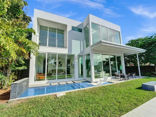 $21,900 | 2217 Northeast 17th Terrace, Wilton Manors, FL 33305