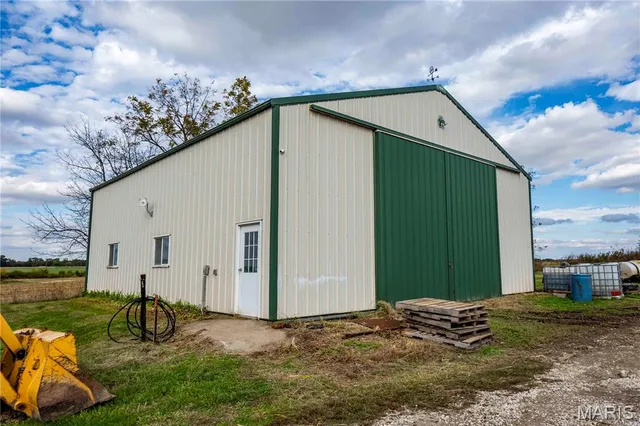 $1 | 38411 Hwy K, Laddonia, MO 63352