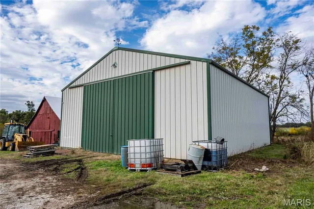 $1 | 38411 Hwy K, Laddonia, MO 63352