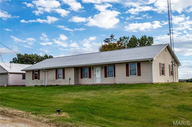 $1 | 38411 Hwy K, Laddonia, MO 63352