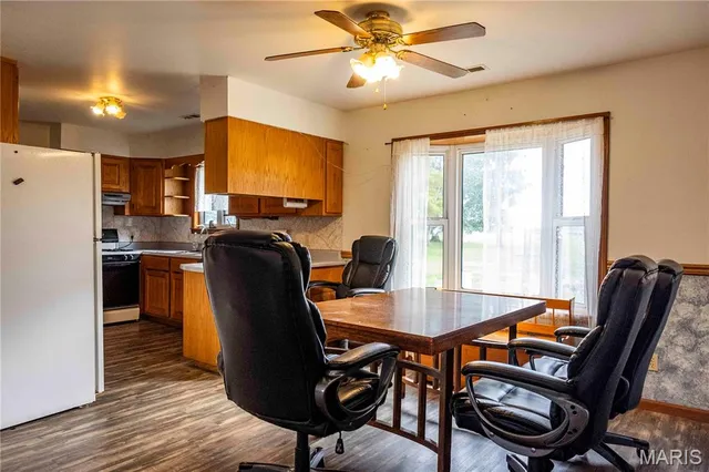 $1 | 38411 Hwy K, Laddonia, MO 63352