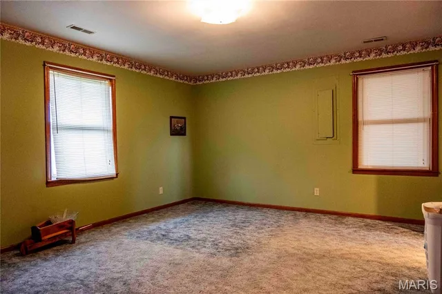 $1 | 38411 Hwy K, Laddonia, MO 63352