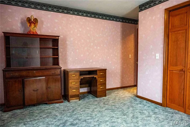 $1 | 38411 Hwy K, Laddonia, MO 63352