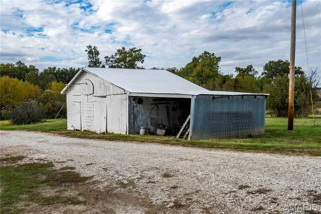 $1 | 38411 Hwy K, Laddonia, MO 63352