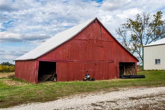 $1 | 38411 Hwy K, Laddonia, MO 63352