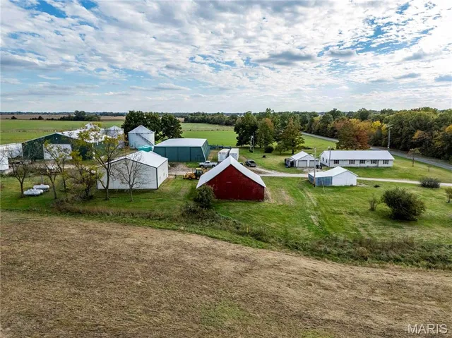 $1 | 38411 Hwy K, Laddonia, MO 63352