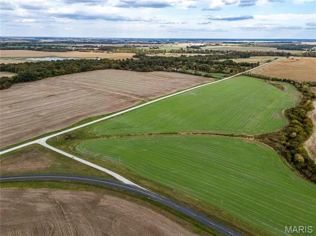 $1 | 38411 Hwy K, Laddonia, MO 63352