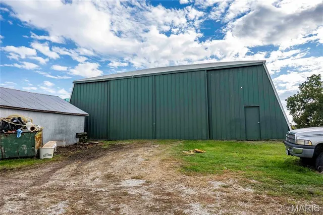 $1 | 38411 Hwy K, Laddonia, MO 63352
