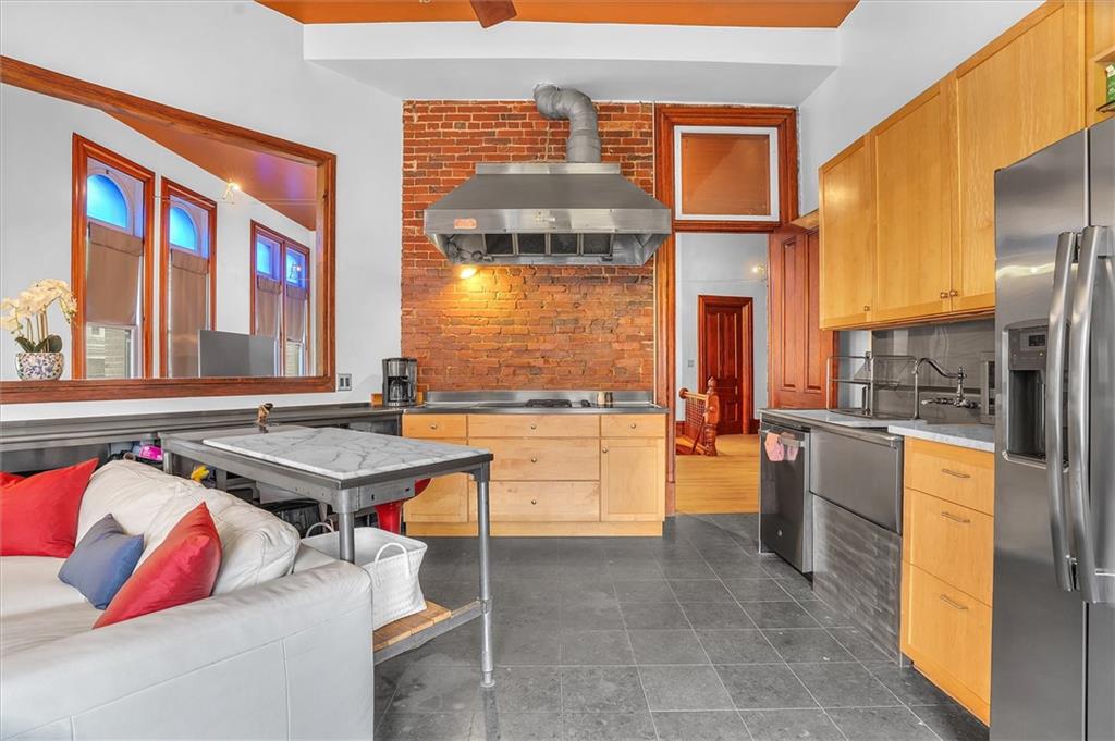 1 Pius Street, Unit B1 Pittsburgh, PA 15203 - Photo 4 of 45 a kitchen with a refrigerator and a stove