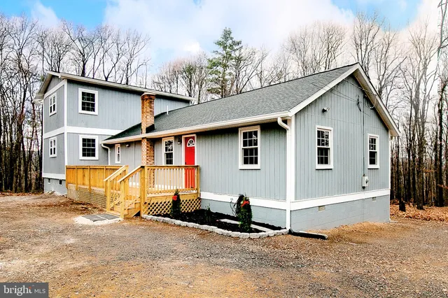 $379,900 | 308 Greenwoods Drive, Berkeley Springs, WV 25411