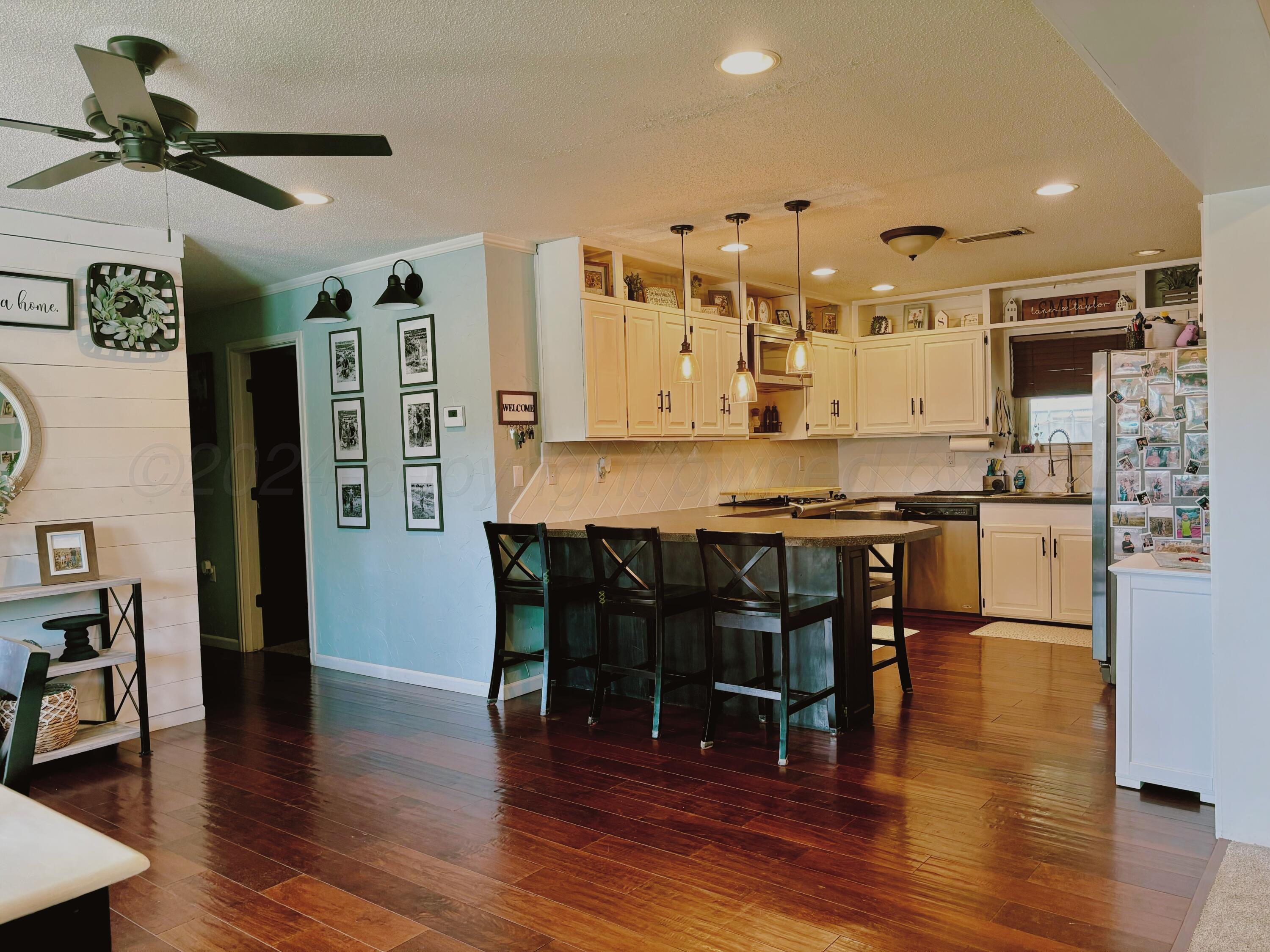 610 South Indiana Street Perryton, TX 79070 - Photo 5 of 20 Indiana - Kitchen Dining