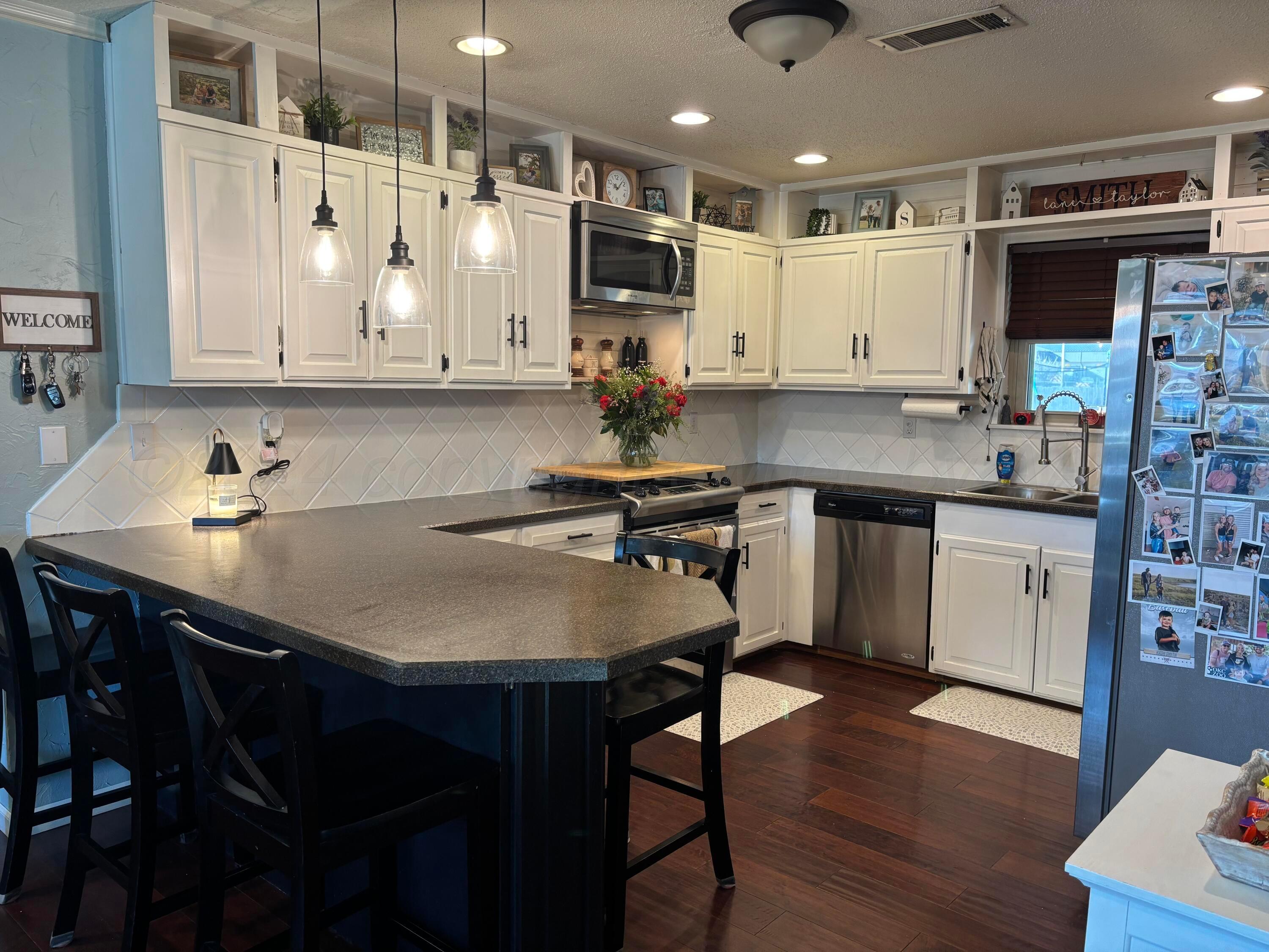 610 South Indiana Street Perryton, TX 79070 - Photo 6 of 20 Indiana Kitchen