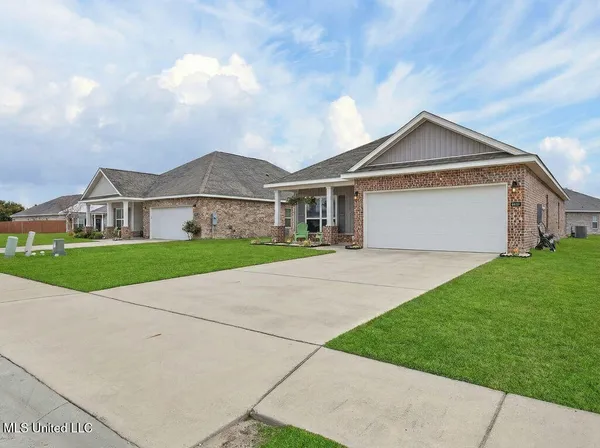 $279,000 | 1052 Whimbrel Court, Ocean Springs, MS 39564