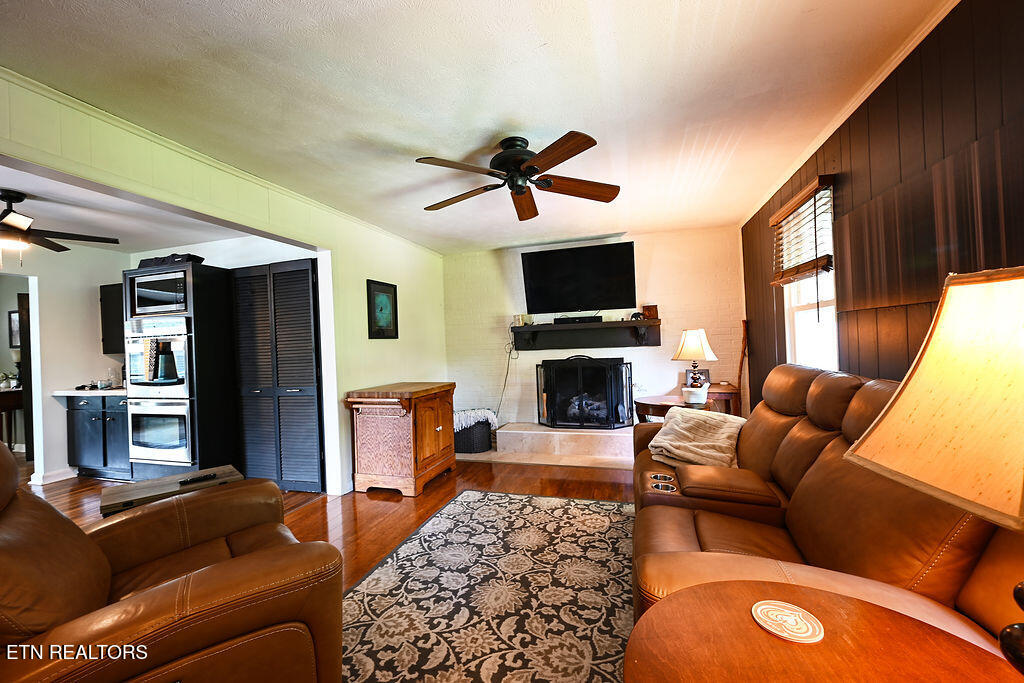 122 Salem Road Oak Ridge, TN 37830 - Photo 12 of 31 FamilyRoom1