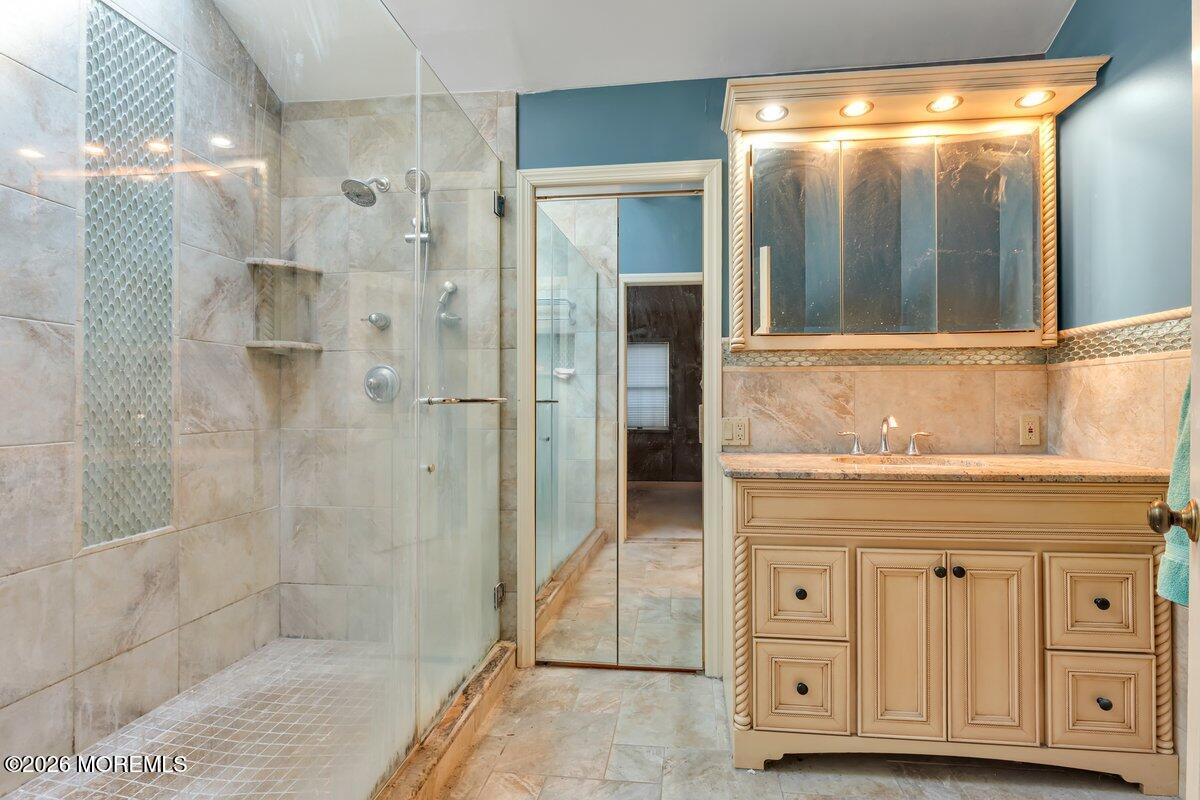 48 Ravine Drive Matawan, NJ 07747 - Photo 17 of 31 Primary Bath