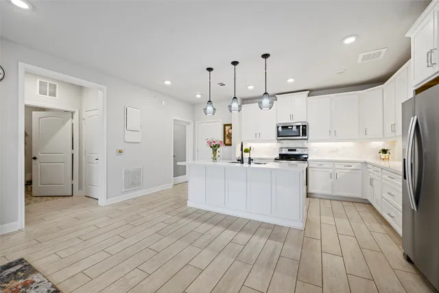 $2,500 | 6804 Westview Drive, Unit 1404, Houston, TX 77055