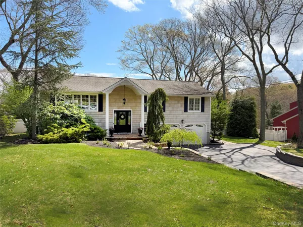 $950,000 | 43 Grassy Pond Drive, Smithtown, NY 11787