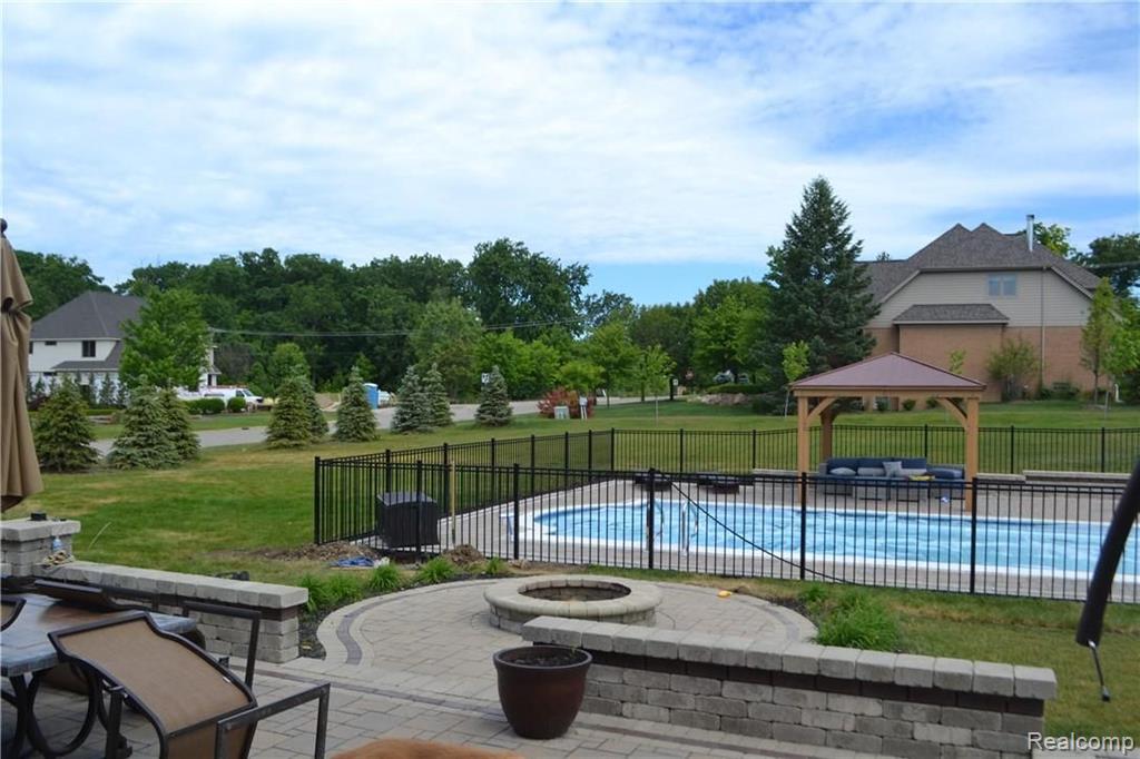 110 Fieldway Court Rochester, MI 48306 - Photo 13 of 46