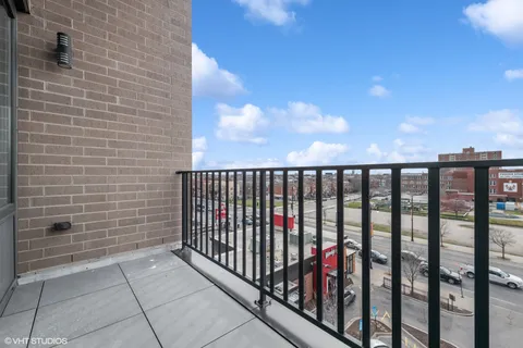 $445,000 | 2342 West Adams Street, Unit 406, Chicago, IL 60612