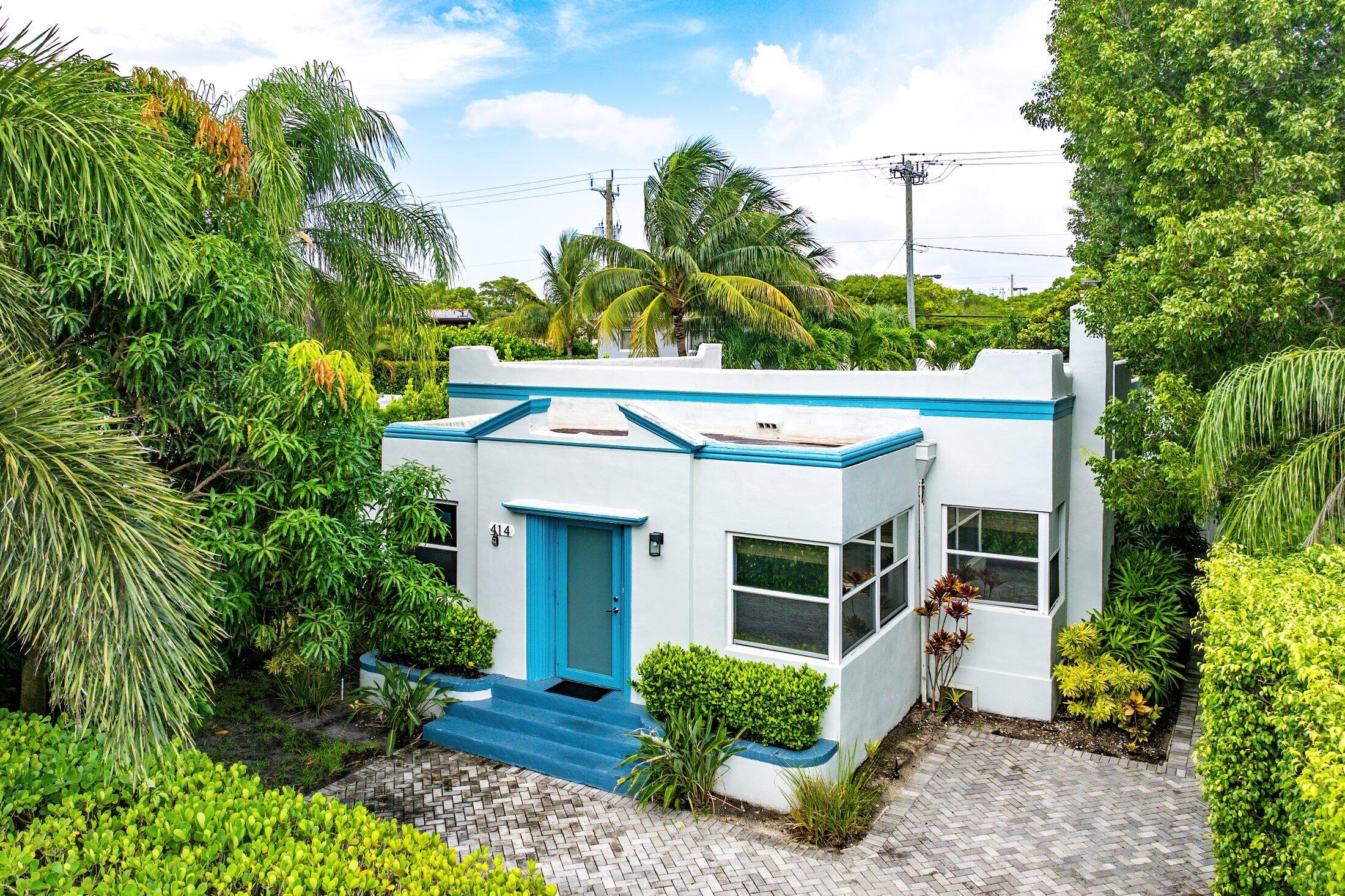 414 Northeast 7th Avenue Delray Beach, FL 33483 - Photo 20 of 29 a front view of a house with garden