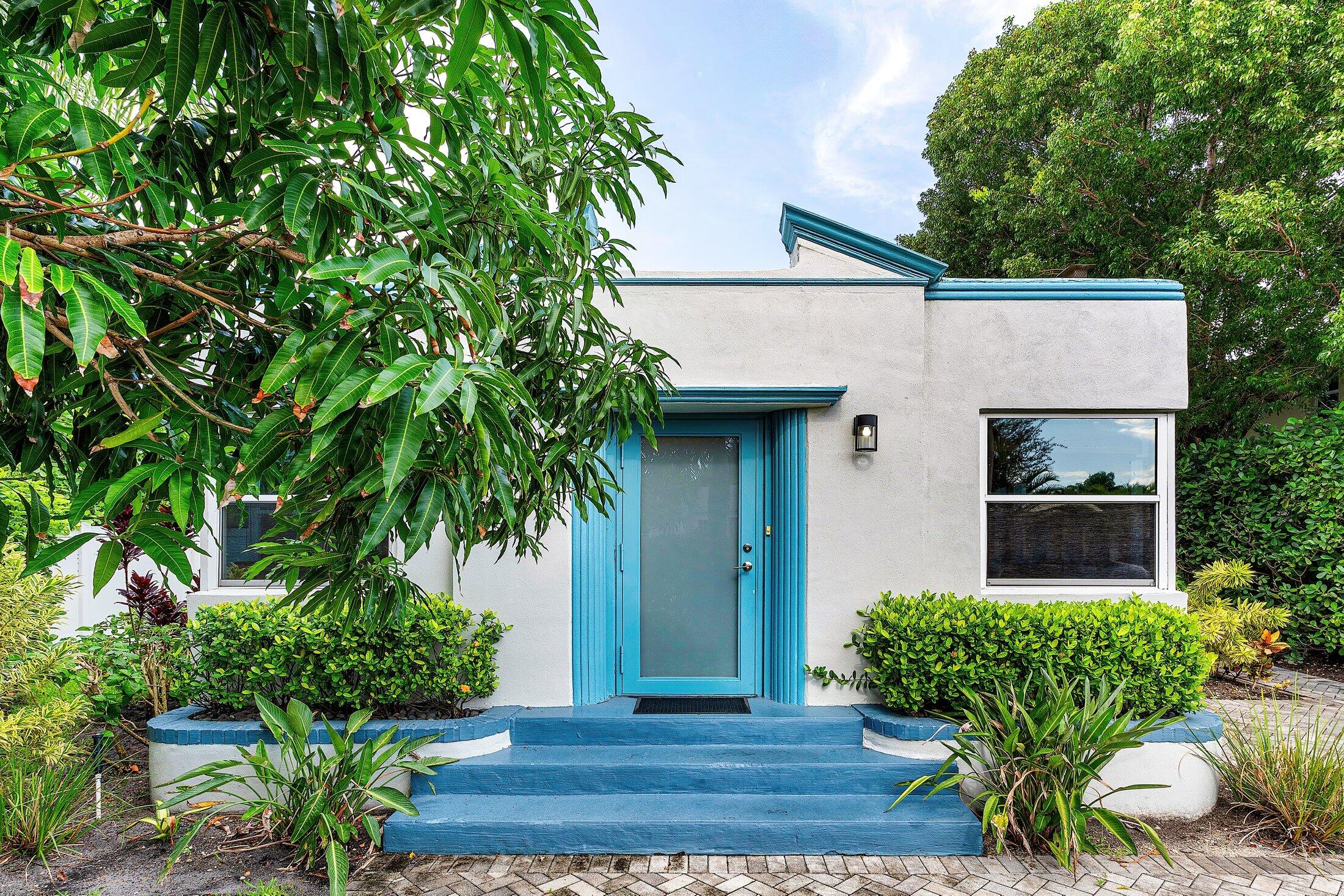 414 Northeast 7th Avenue Delray Beach, FL 33483 - Photo 28 of 29 a view of a house with potted plants