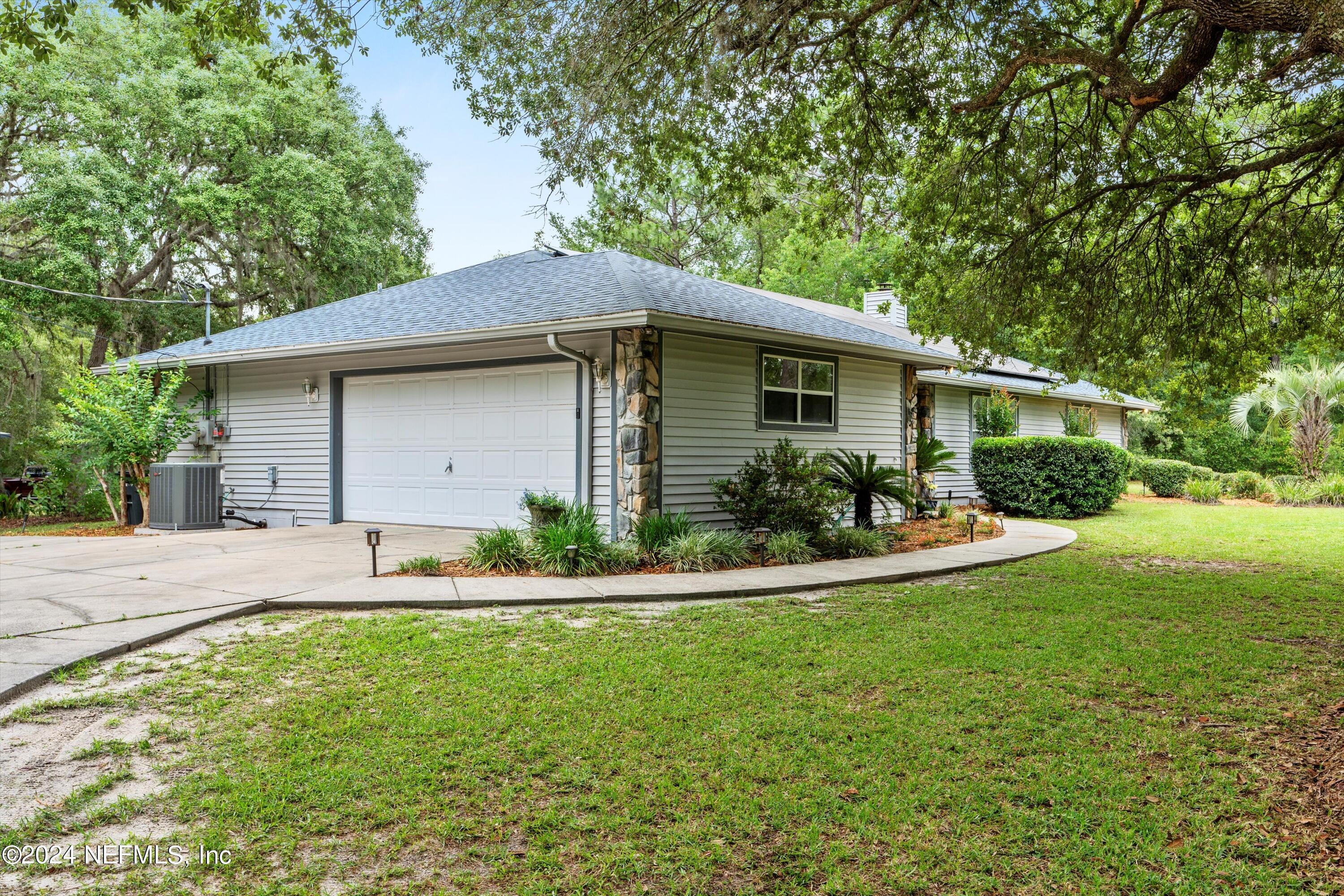 7065 Gas Line Road Keystone Heights, FL 32656 - Photo 3 of 35 2 Car Garage
