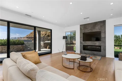 $3,295,000 | 717 Latigo Canyon Road, Malibu, CA 90265