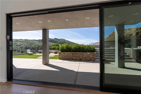 $3,295,000 | 717 Latigo Canyon Road, Malibu, CA 90265