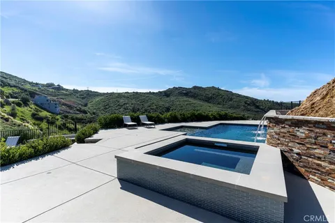 $3,295,000 | 717 Latigo Canyon Road, Malibu, CA 90265