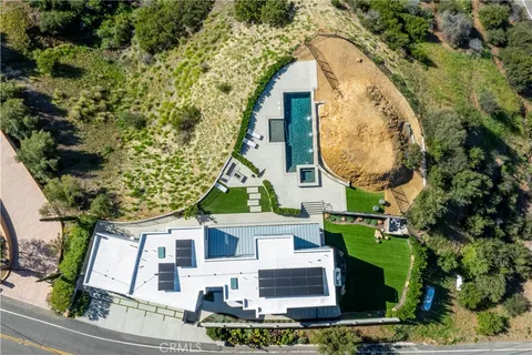 $3,295,000 | 717 Latigo Canyon Road, Malibu, CA 90265