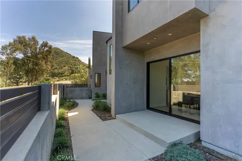 $3,295,000 | 717 Latigo Canyon Road, Malibu, CA 90265