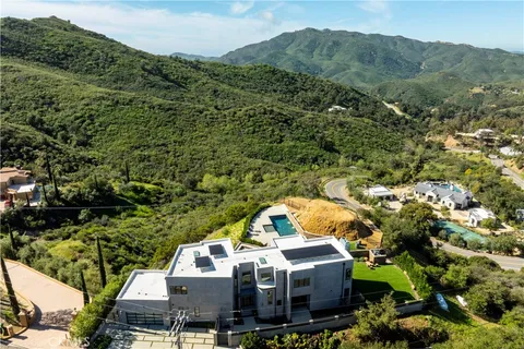 $3,295,000 | 717 Latigo Canyon Road, Malibu, CA 90265