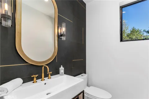 $3,295,000 | 717 Latigo Canyon Road, Malibu, CA 90265