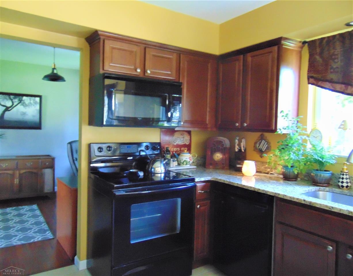 35397 Bobcean Road Clinton Township, MI 48035 - Photo 20 of 59 31393511-19.JPG