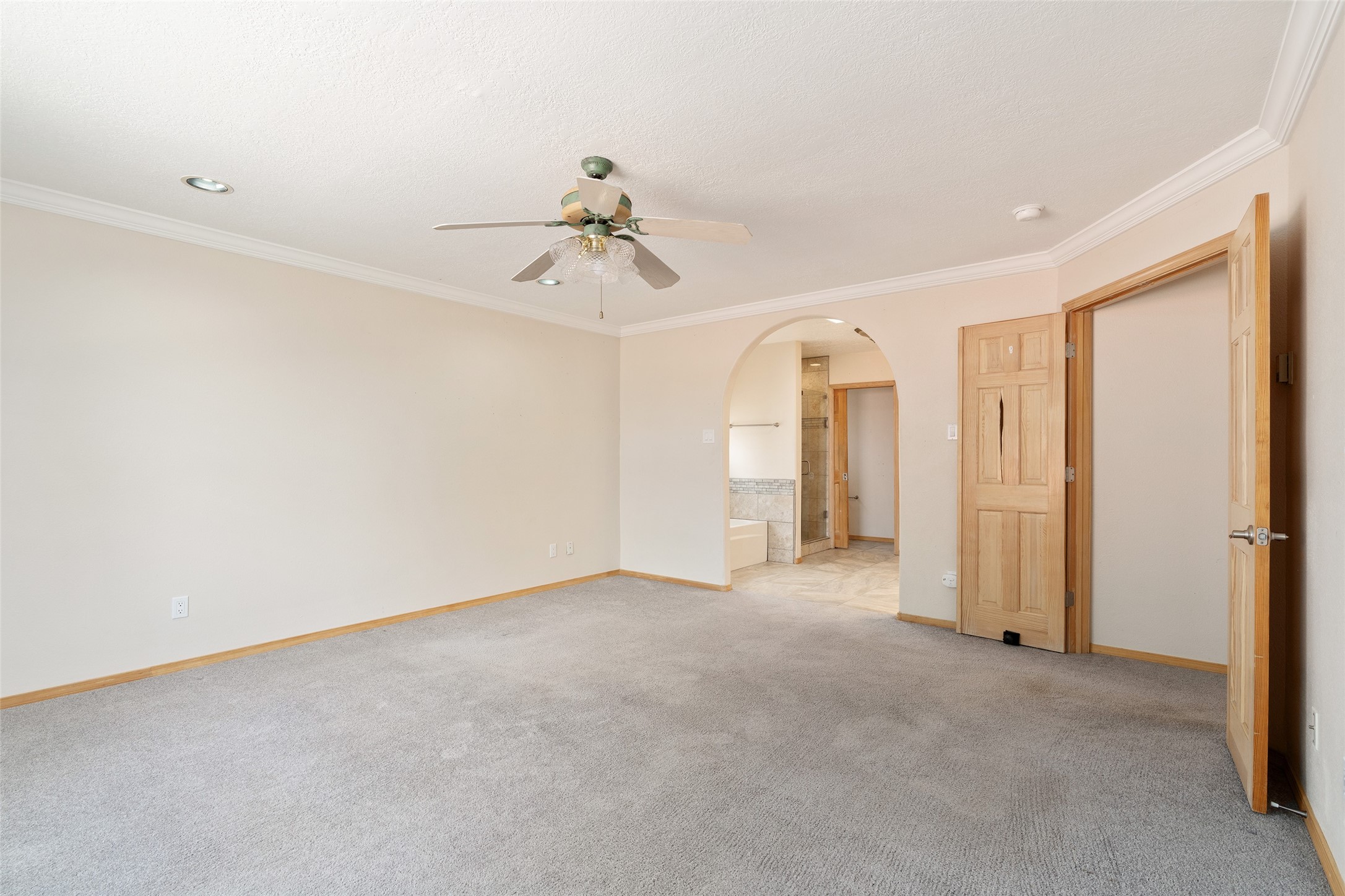 7501 Snow Blossom Road Santa Fe, NM 87507 - Photo 12 of 31 Large Primary Bedroom
