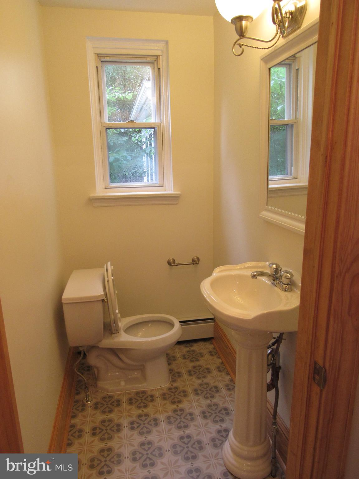 712 Arlington Road Narberth, PA 19072 - Photo 19 of 46 First floor half bath