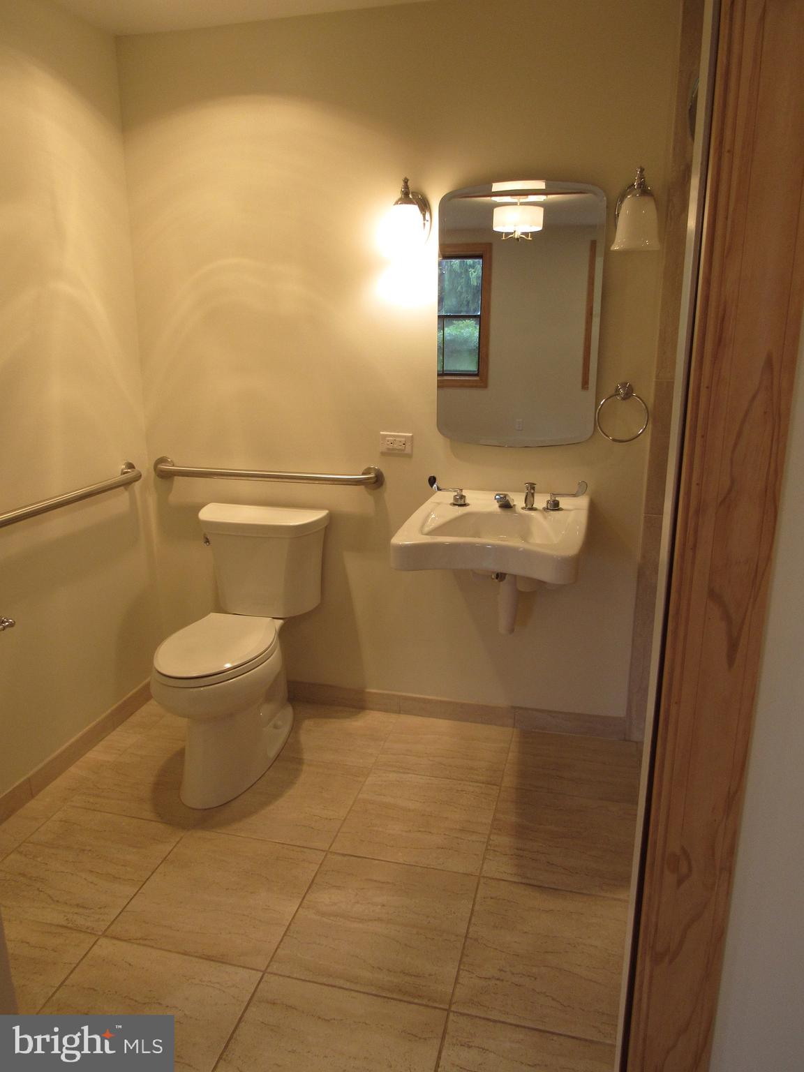 712 Arlington Road Narberth, PA 19072 - Photo 20 of 46 First Floor full bath