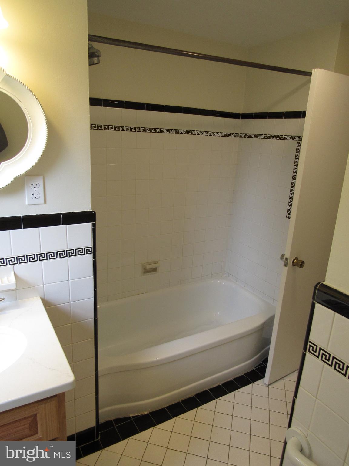 712 Arlington Road Narberth, PA 19072 - Photo 30 of 46 Second floor Hall Bath