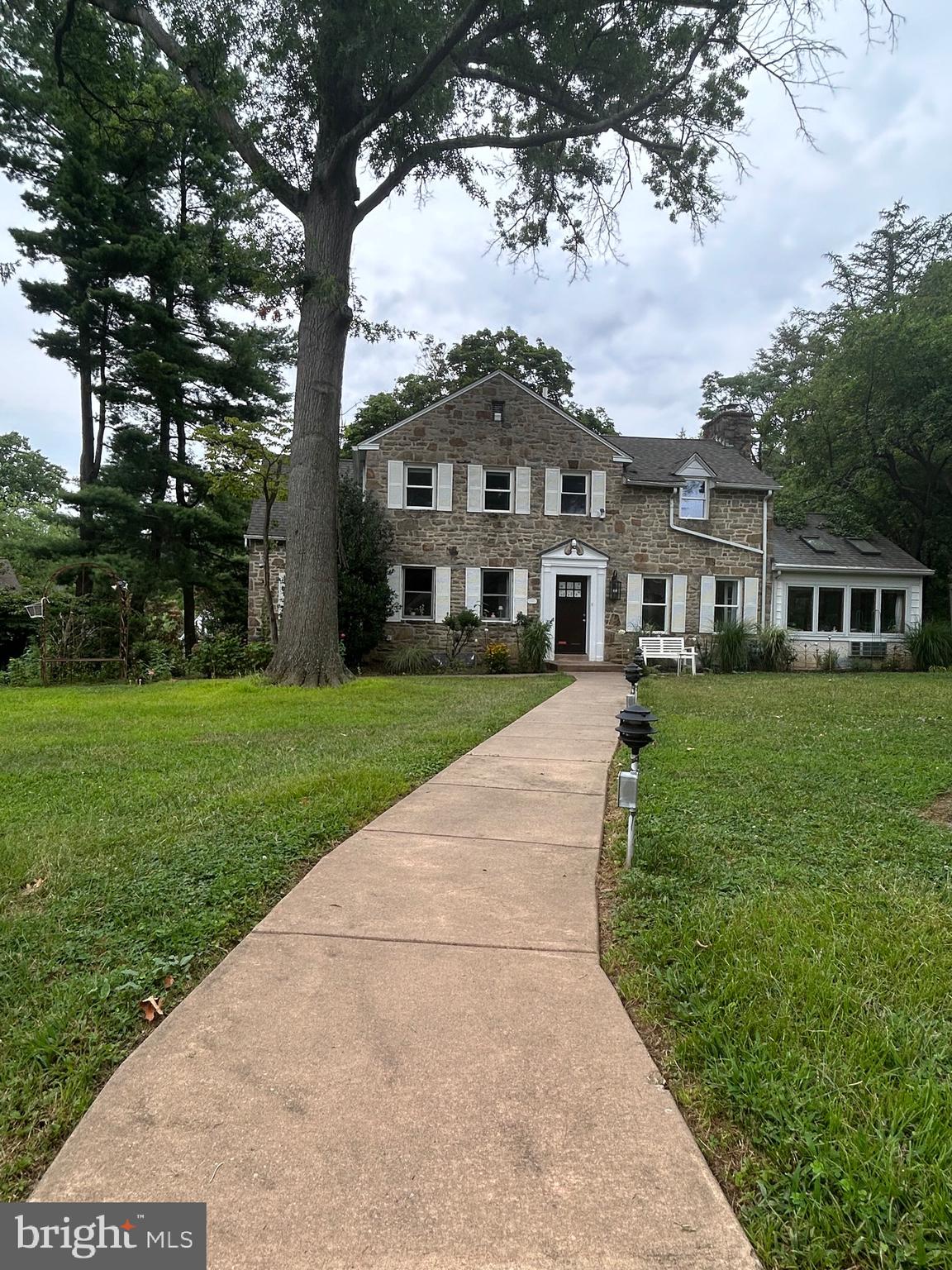 712 Arlington Road Narberth, PA 19072 - Photo 3 of 46