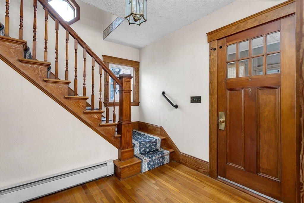 32 Farrington Street Franklin, MA 02038 - Photo 5 of 42