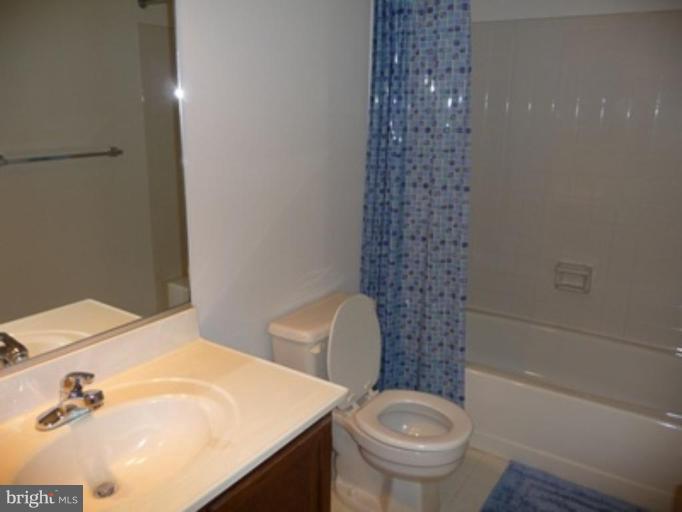 18 Middlebridge Court Silver Spring, MD 20906 - Photo 17 of 23 Bath #1