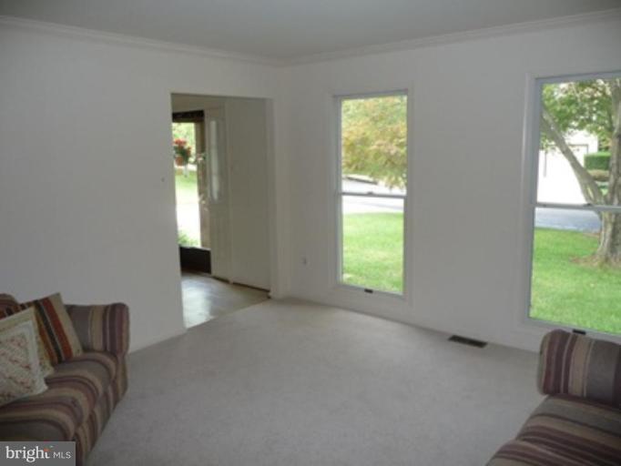 18 Middlebridge Court Silver Spring, MD 20906 - Photo 5 of 23 Living Room #2