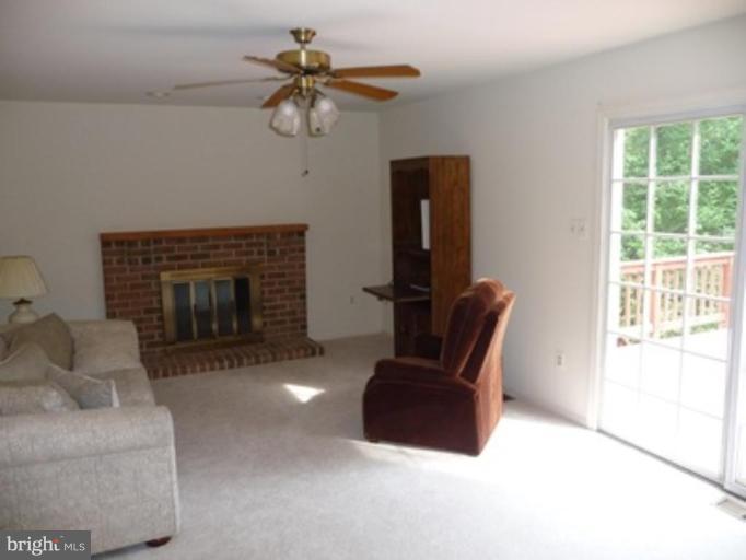 18 Middlebridge Court Silver Spring, MD 20906 - Photo 8 of 23 Family Room